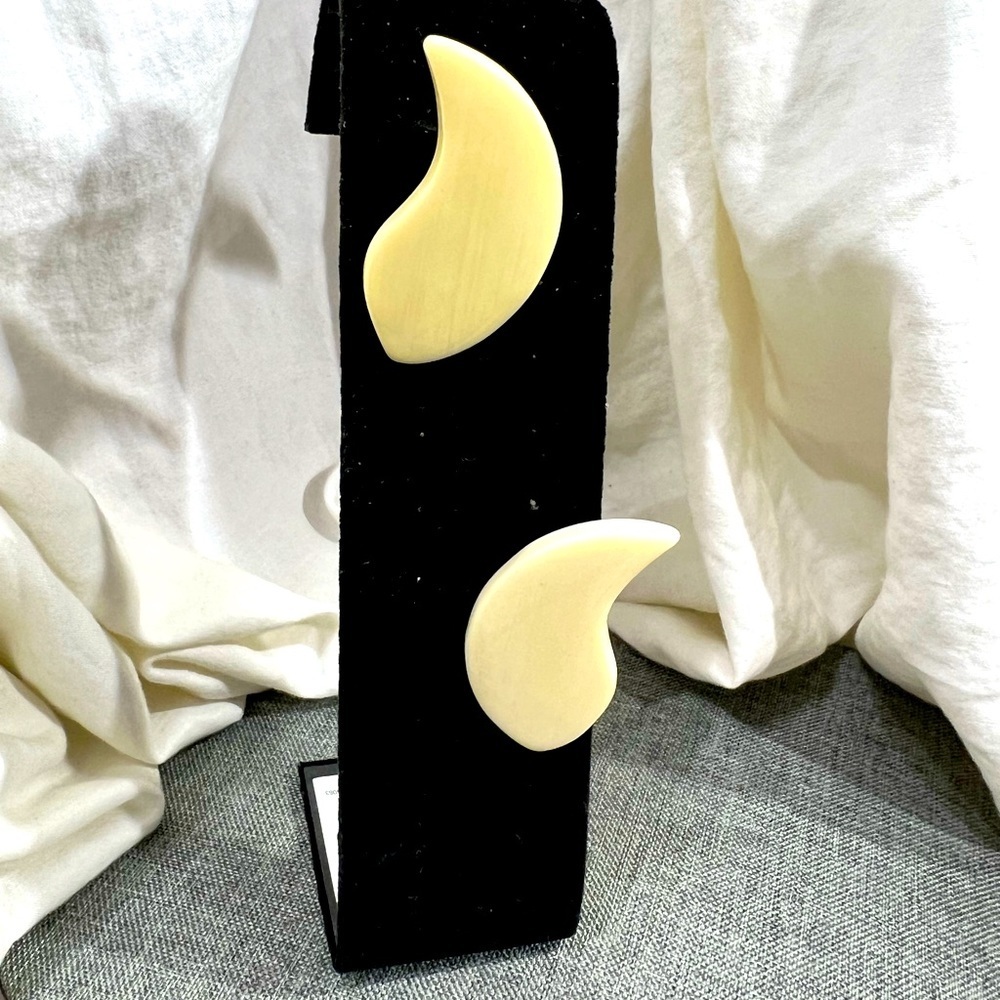 Ivory Clip on Earrings, Weight for both 19.8 Grams. Elegant And Stylish☑️